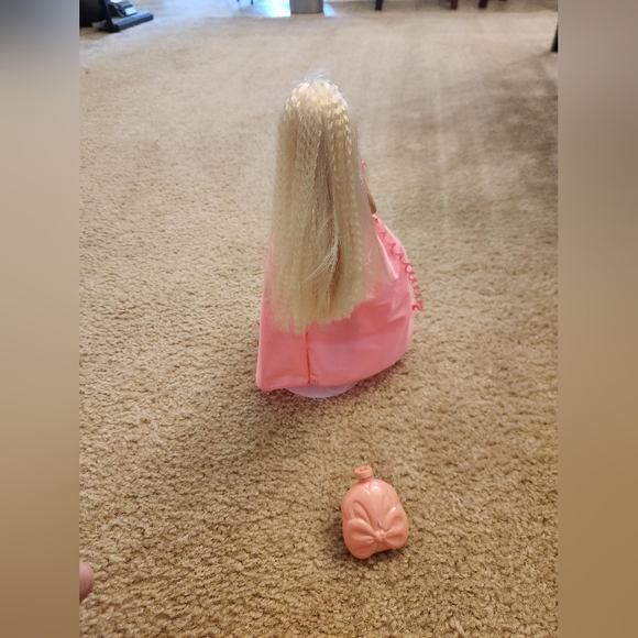 Birthday Party Blonde Barbie Doll Blows Up Own Balloons 1998 Mattel #BB - Picture 2 of 4